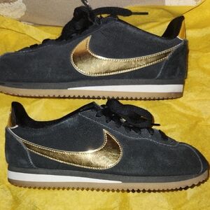 Nike Womens Black and Gold Corte'z Sneakers In Good Con. Size 7
